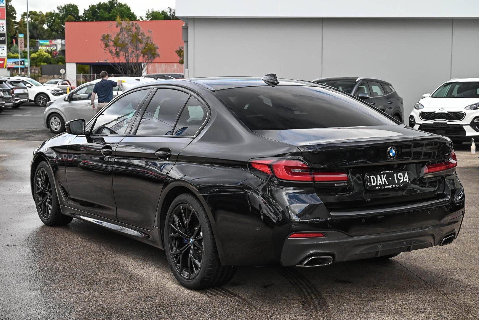 BMW 5 Series image 3