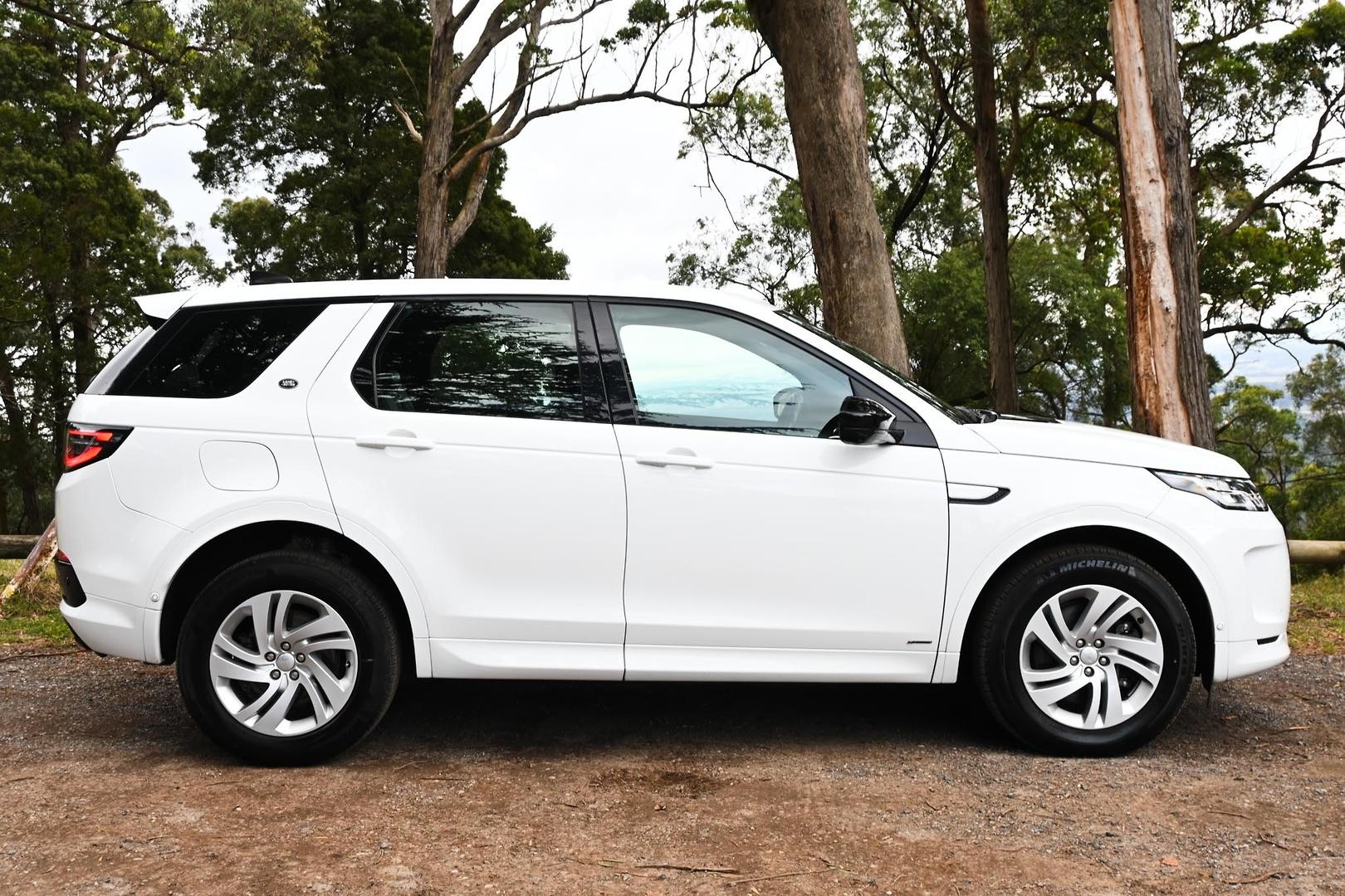 Land Rover Discovery Sport image 4