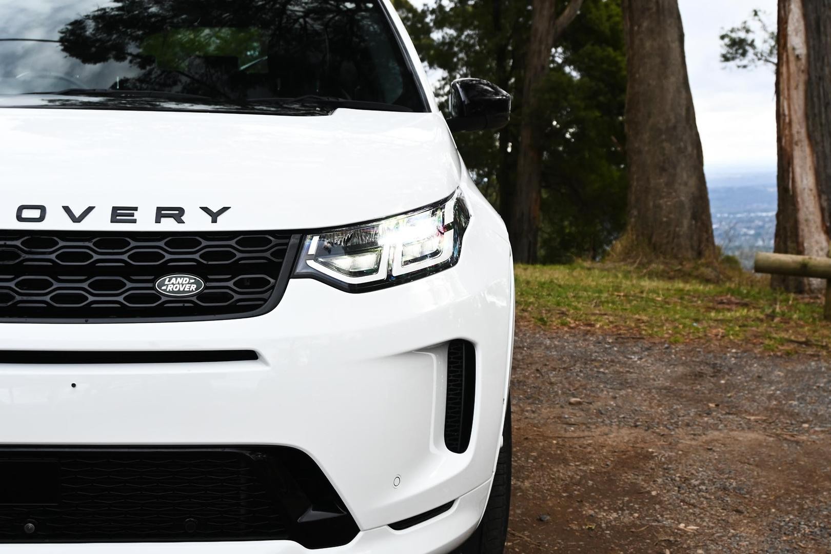 Land Rover Discovery Sport image 3