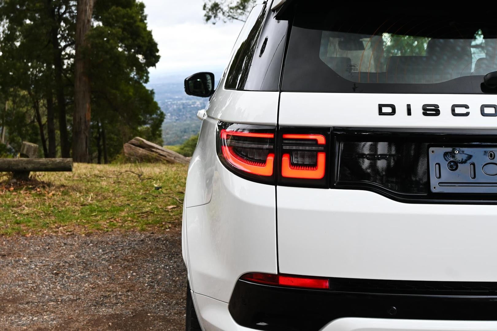 Land Rover Discovery Sport image 2