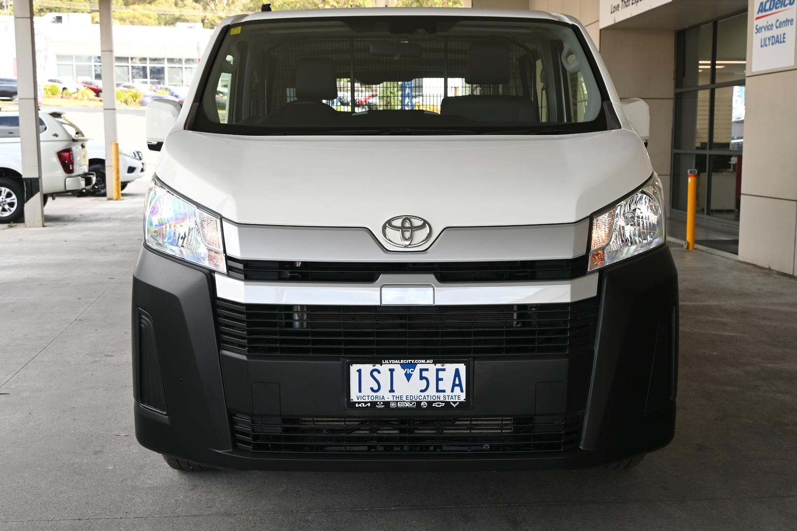 Toyota Hiace image 2