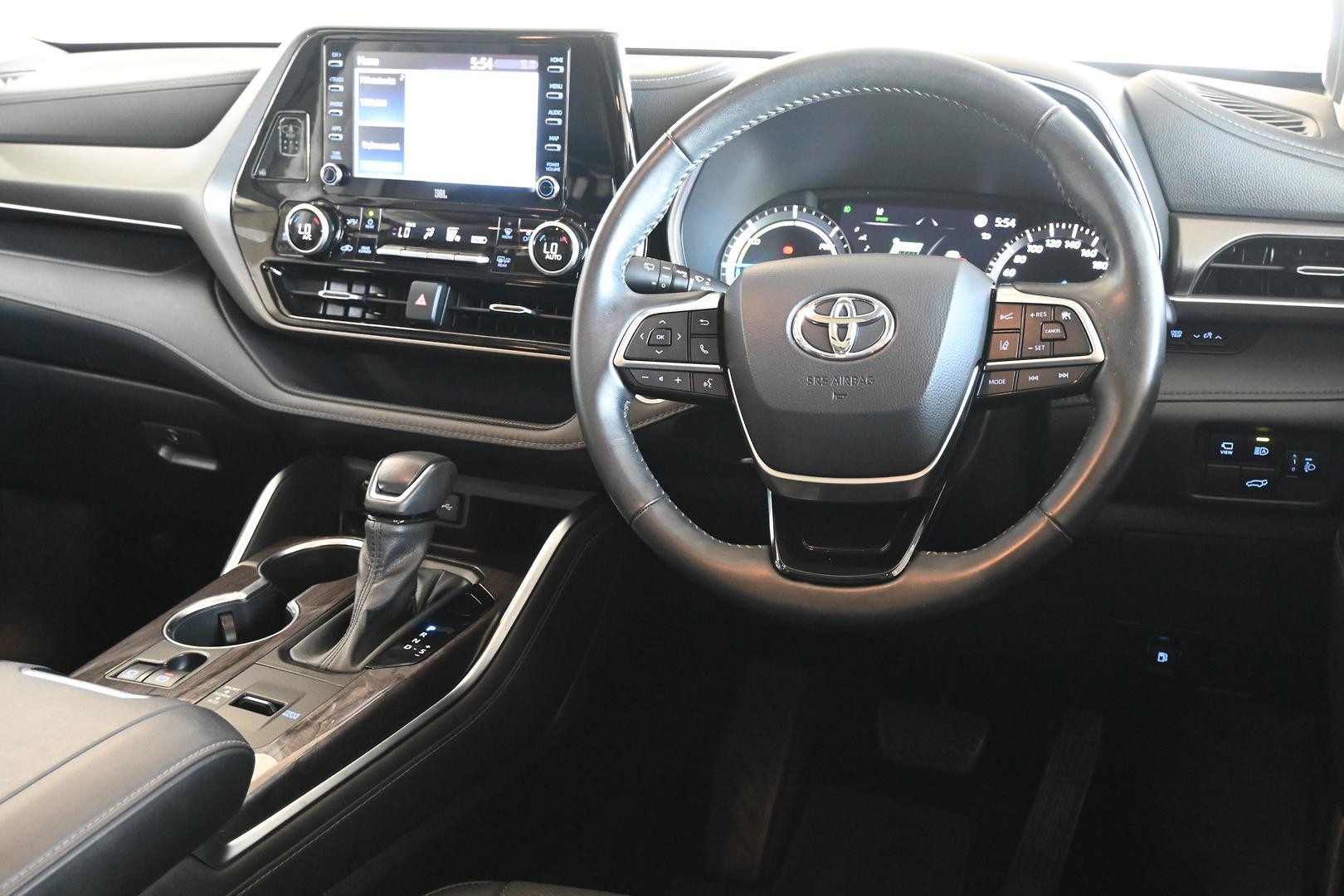 Toyota Kluger image 3