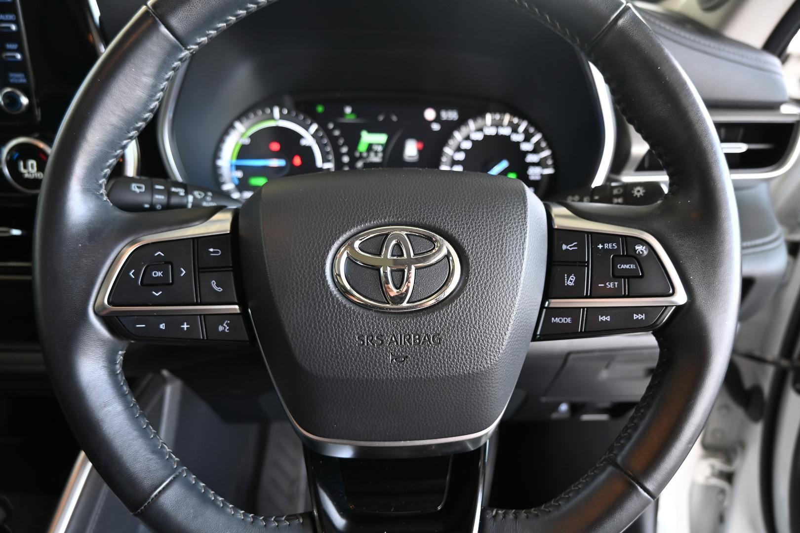 Toyota Kluger image 4