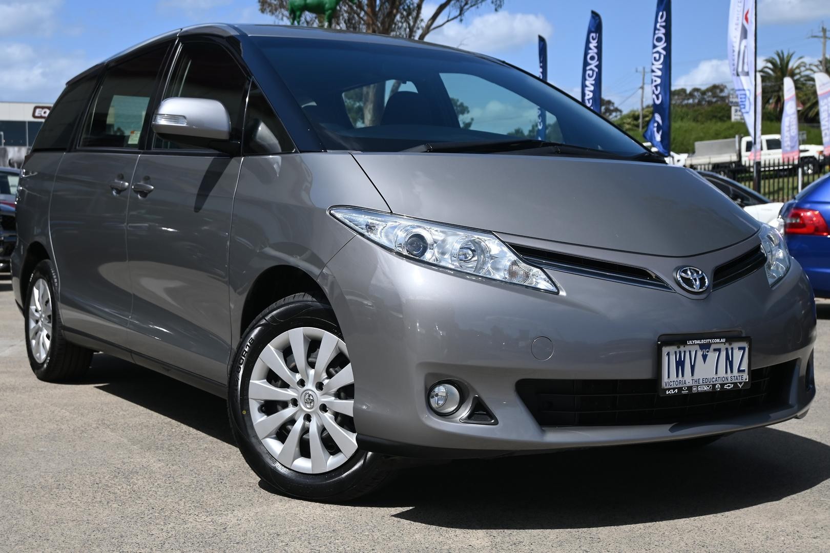 Toyota Tarago image 1