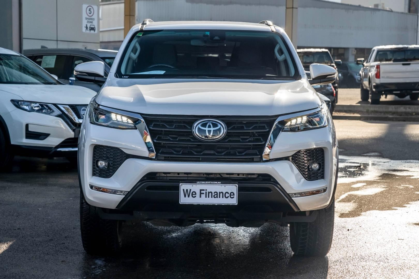 Toyota Fortuner image 3