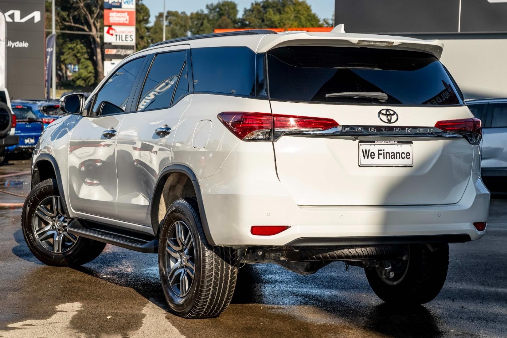 Toyota Fortuner image 2