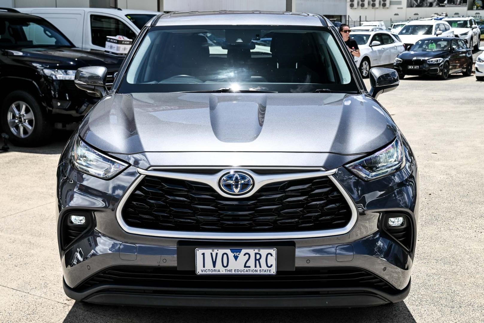 Toyota Kluger image 2