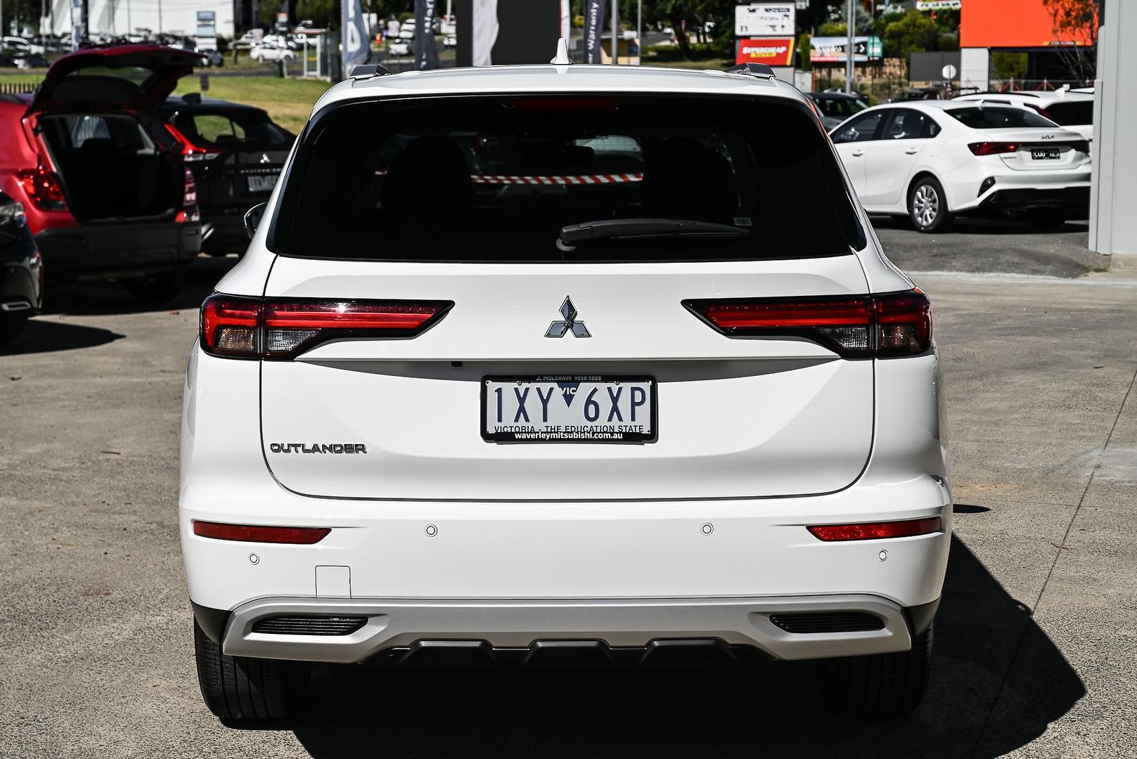 Mitsubishi Outlander image 4