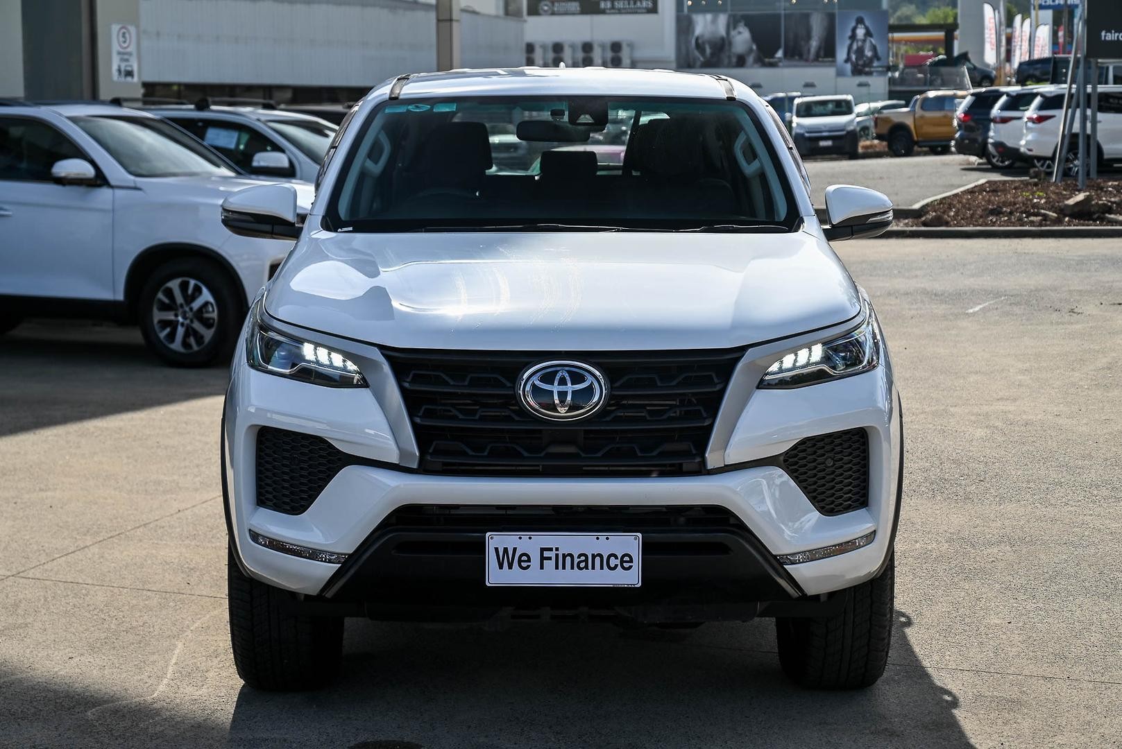 Toyota Fortuner image 2