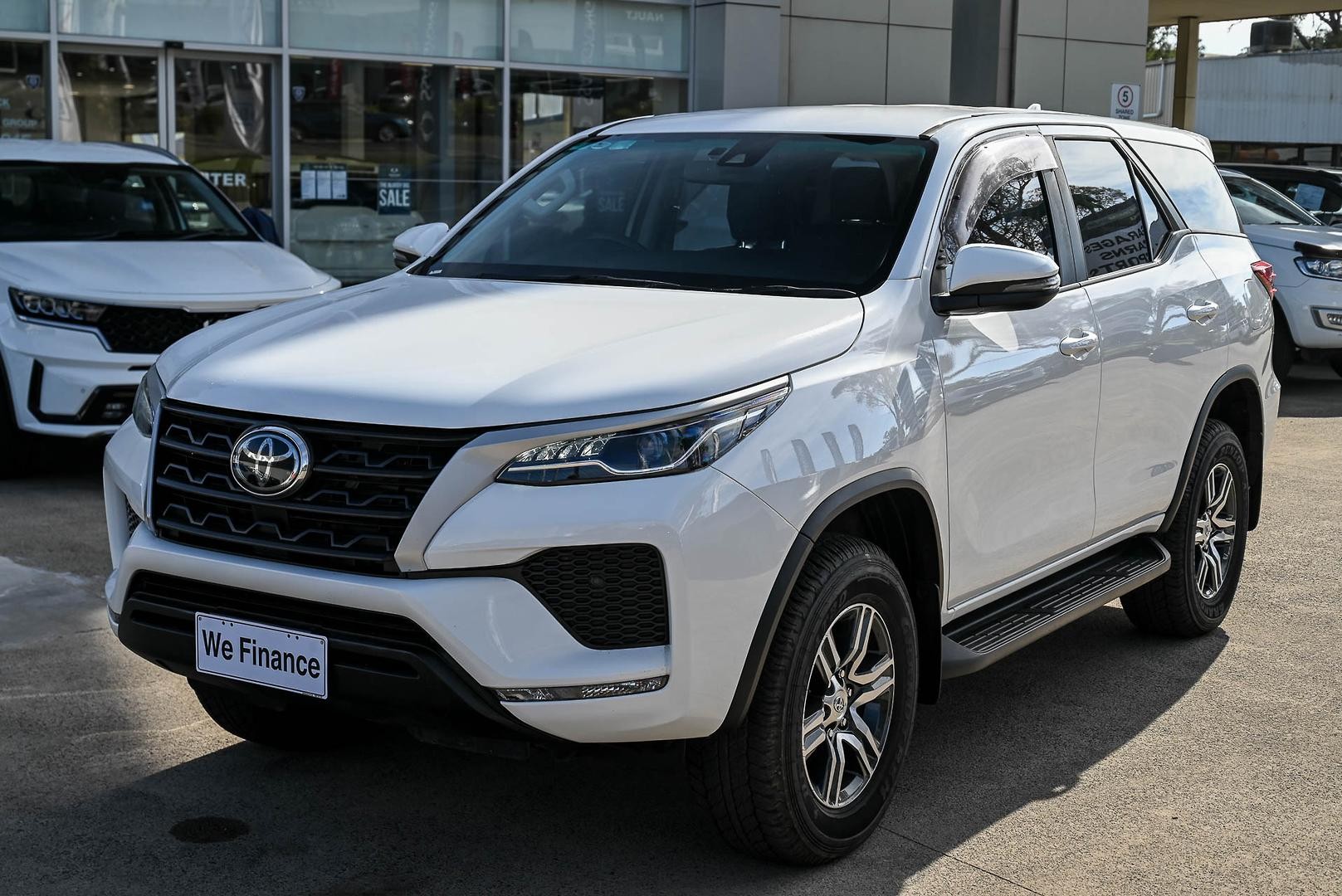 Toyota Fortuner image 3