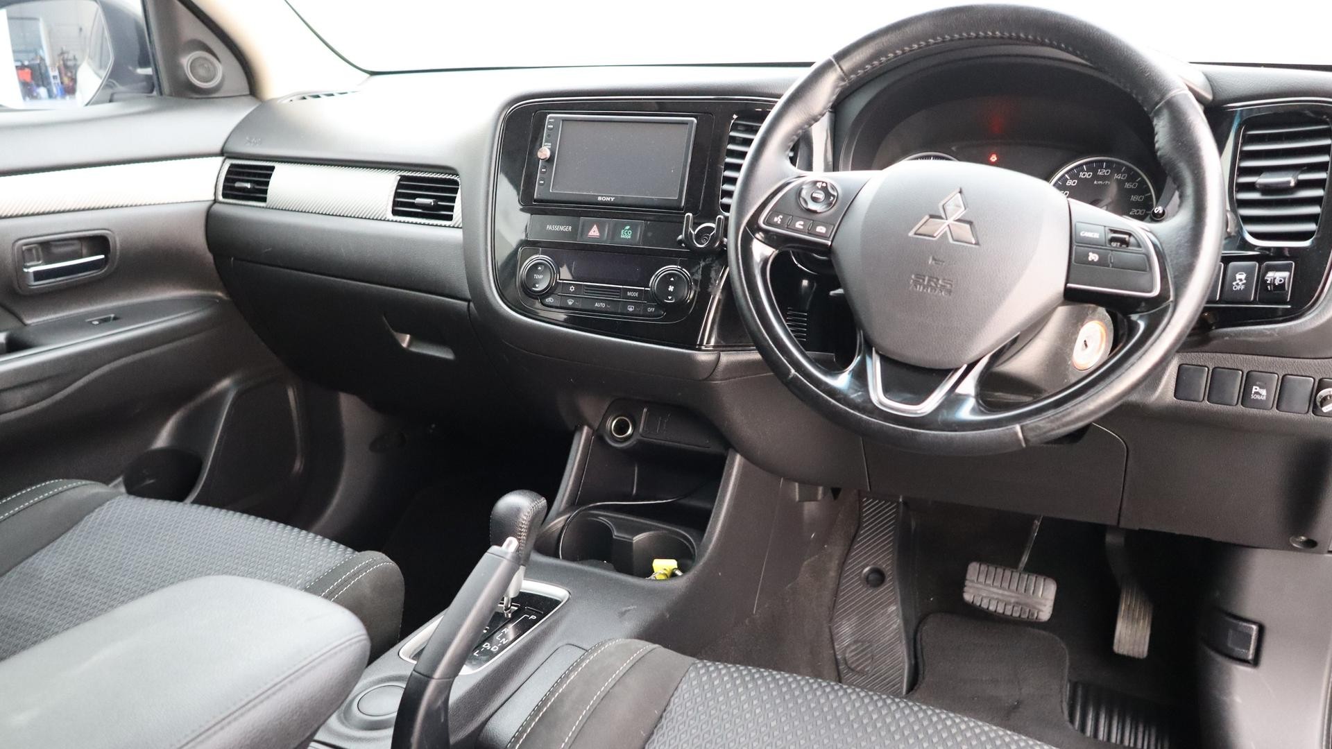 Mitsubishi Outlander image 4