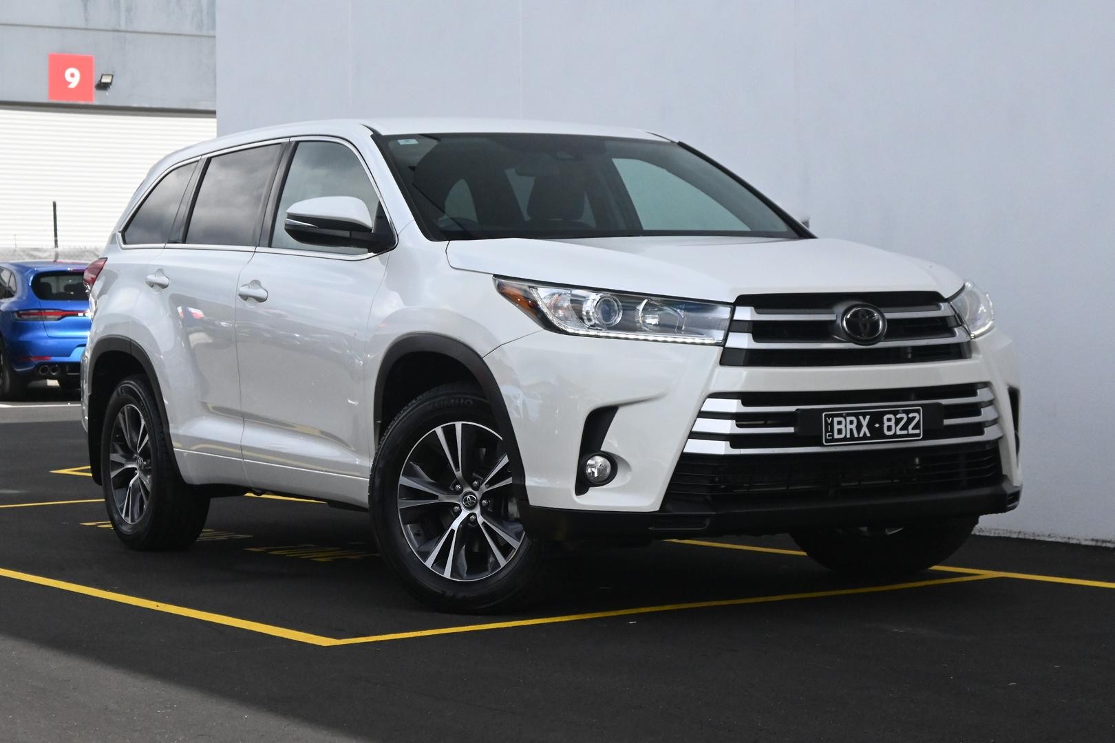 Toyota Kluger image 1