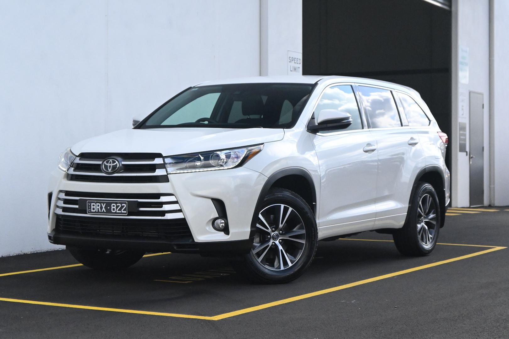Toyota Kluger image 3