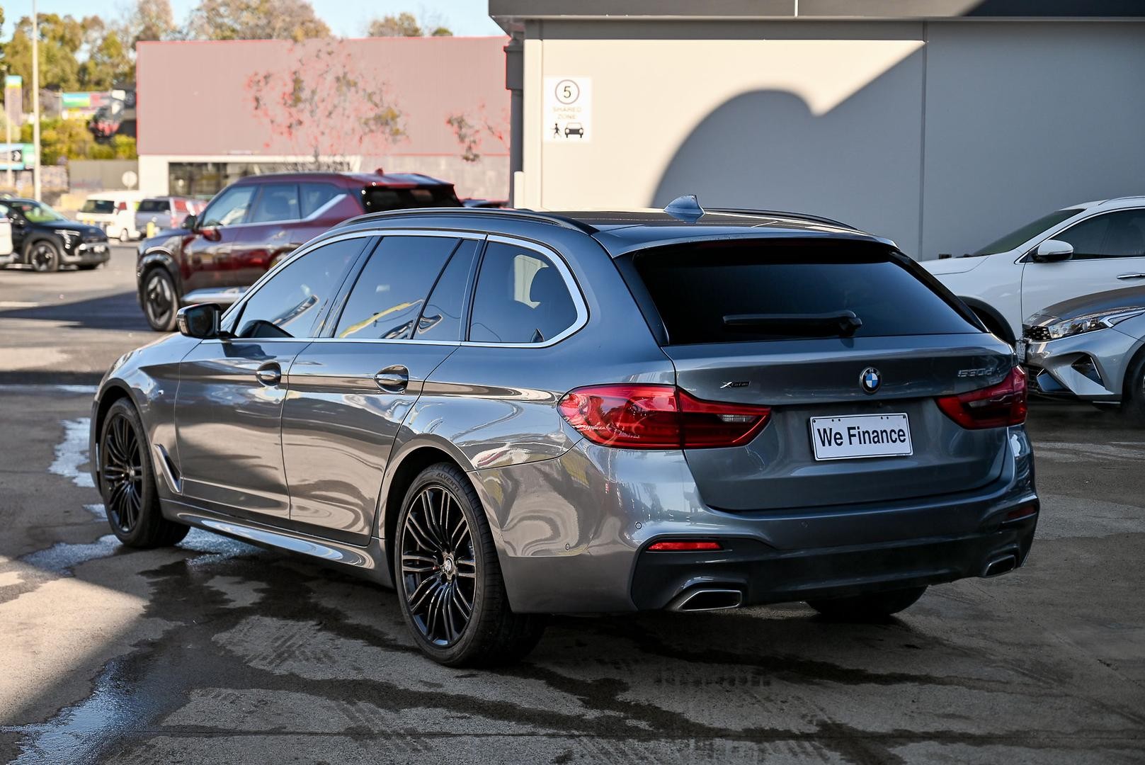 BMW 5 Series image 4