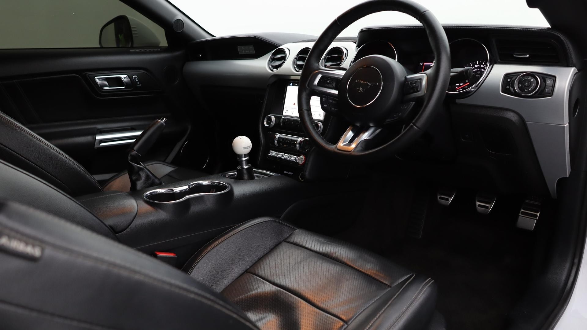 Ford Mustang image 4