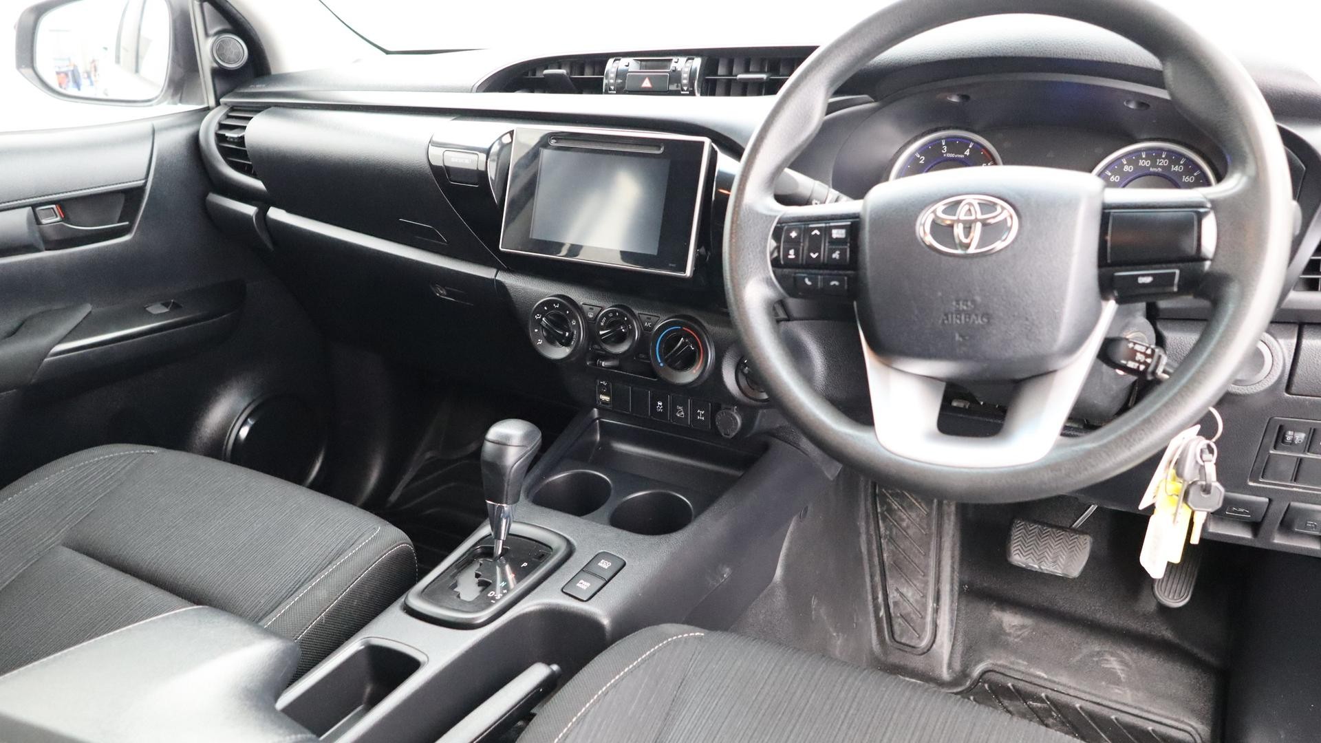 Toyota Hilux image 4