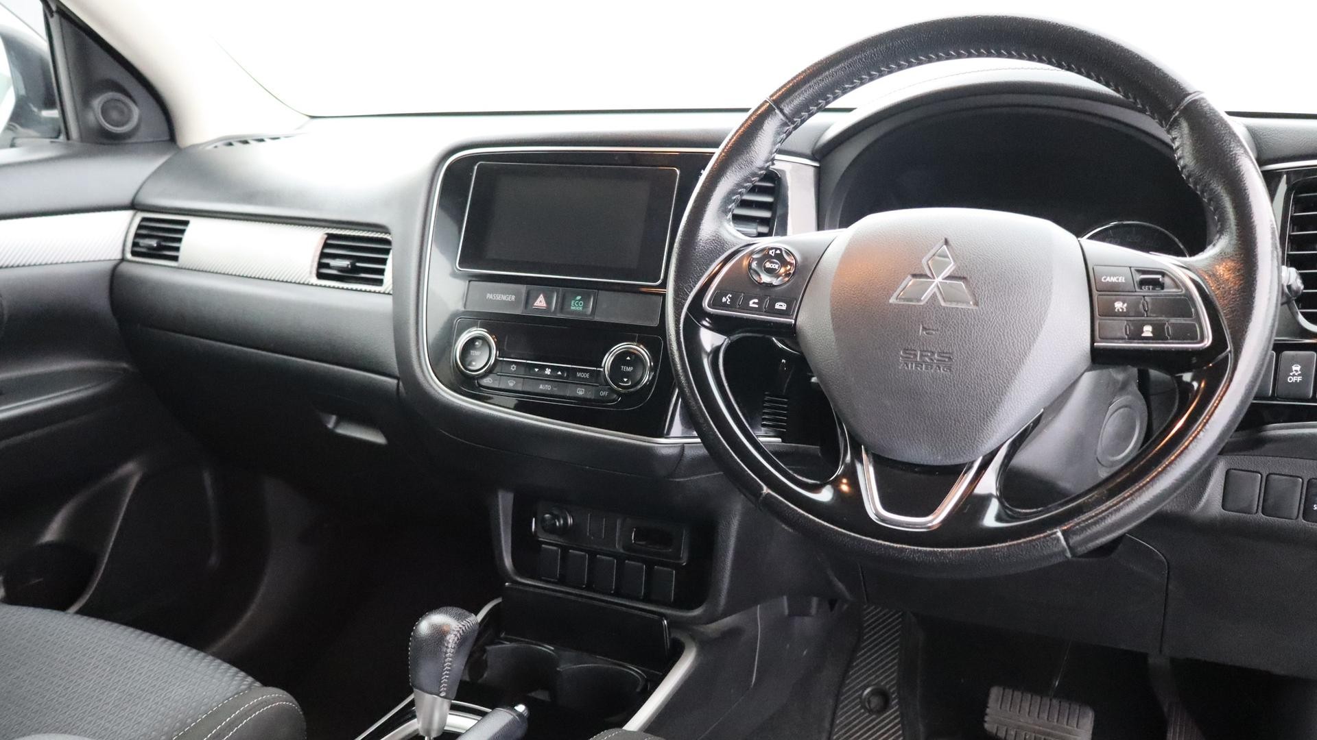 Mitsubishi Outlander image 4