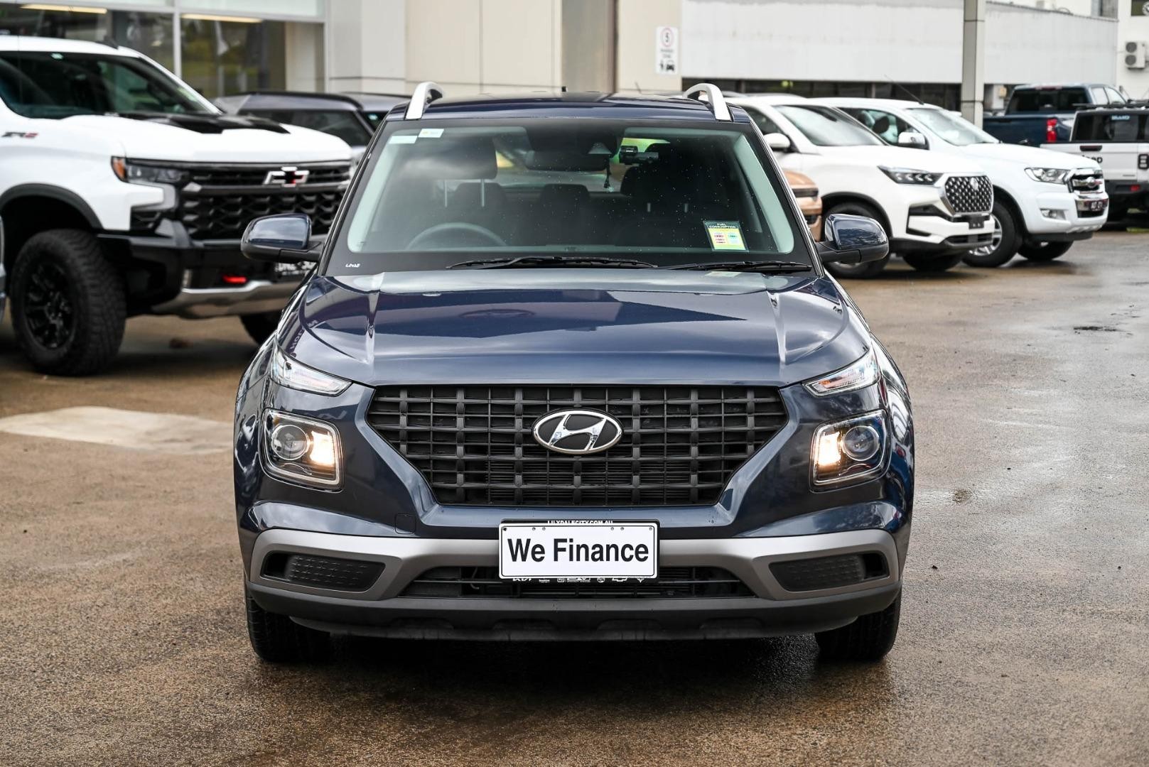 Hyundai Venue image 2