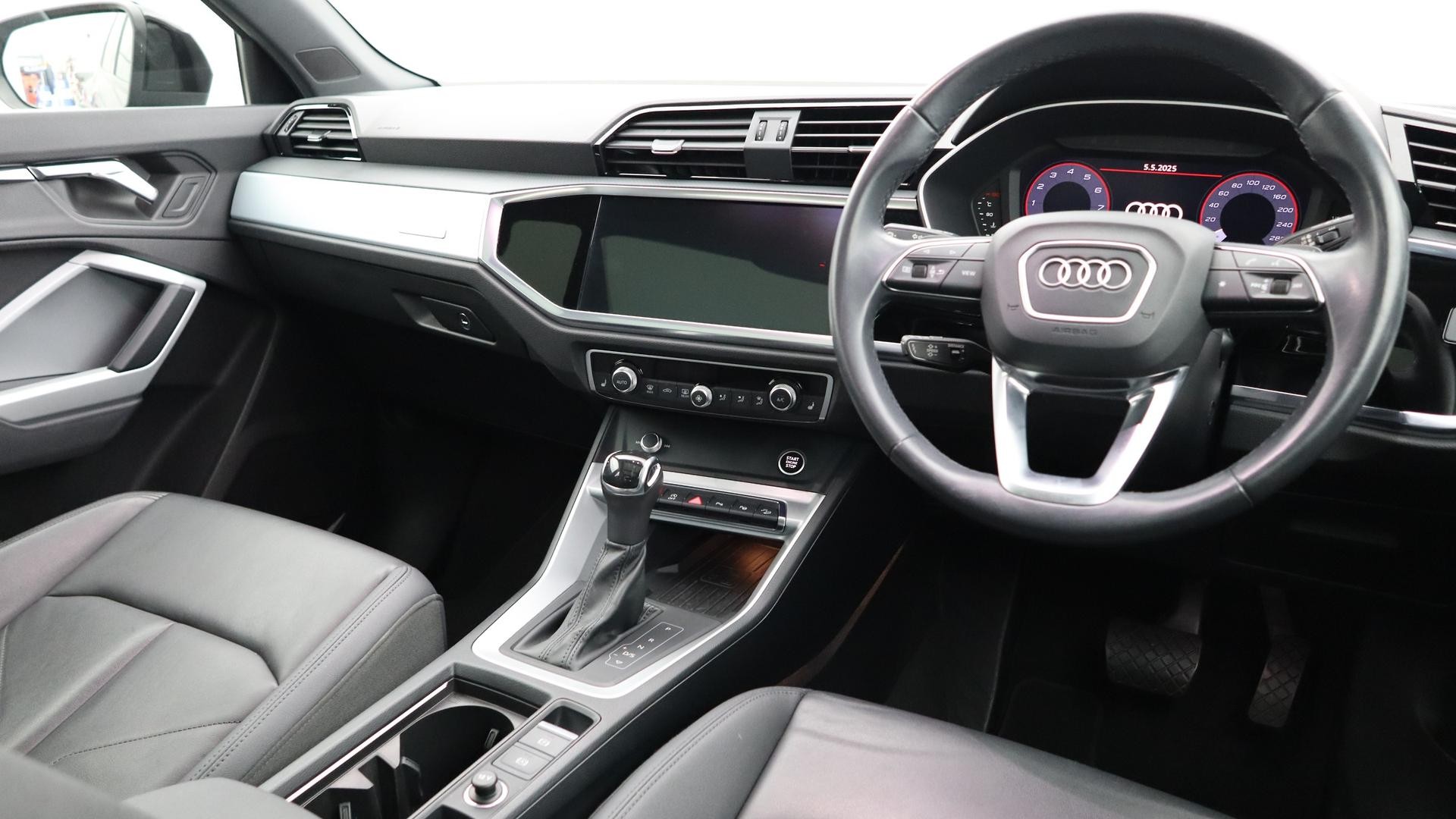 Audi Q3 image 4
