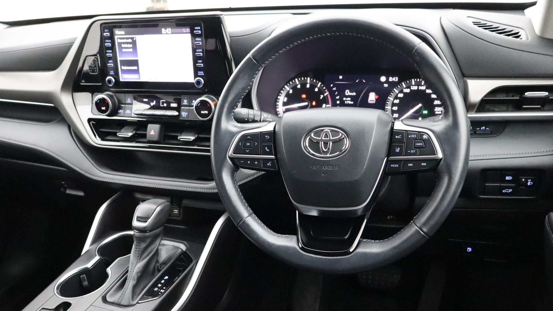 Toyota Kluger image 4