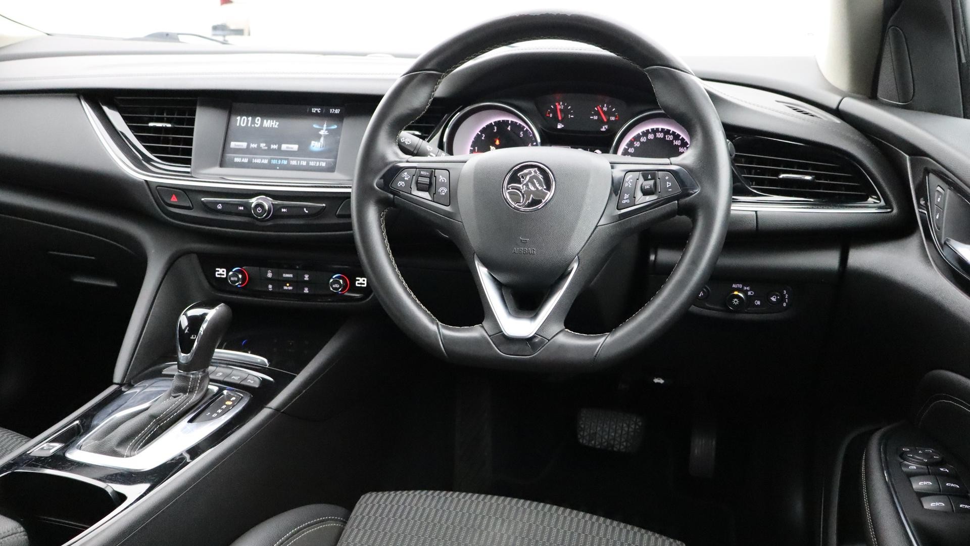 Holden Commodore image 4