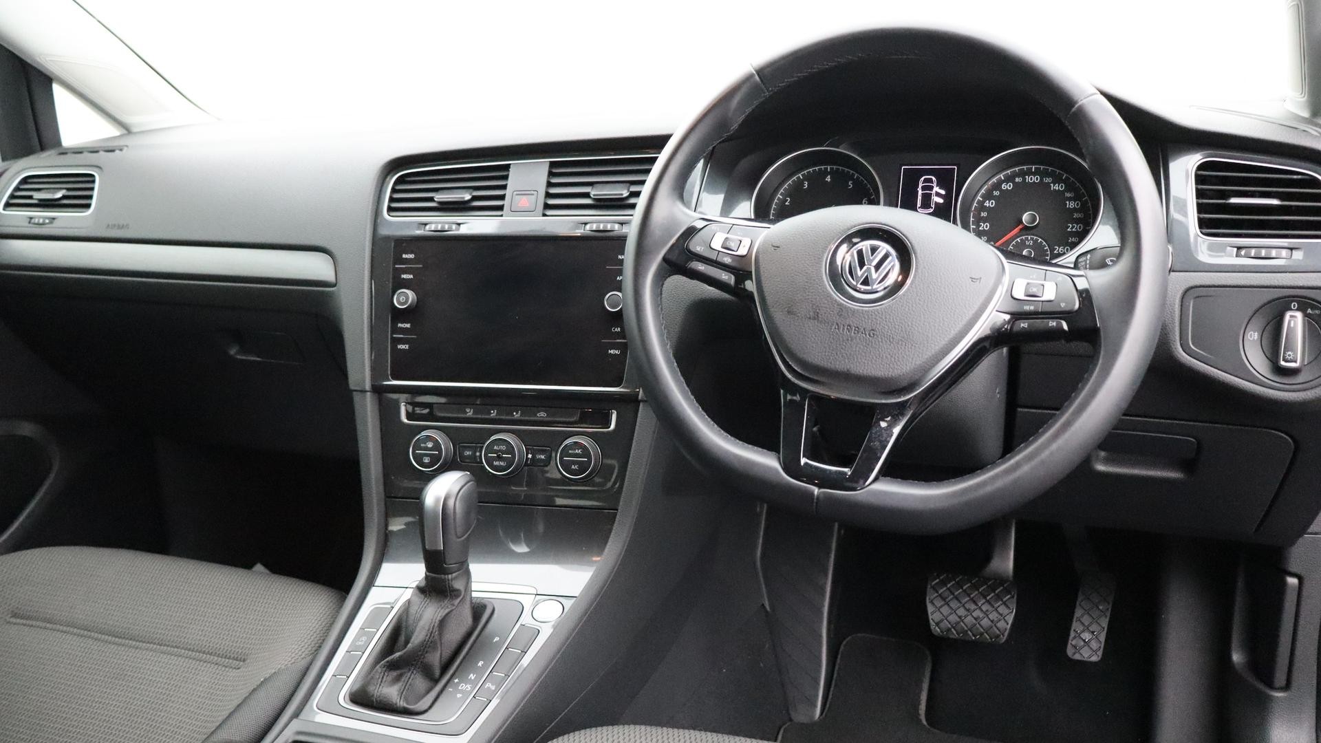 Volkswagen Golf image 4