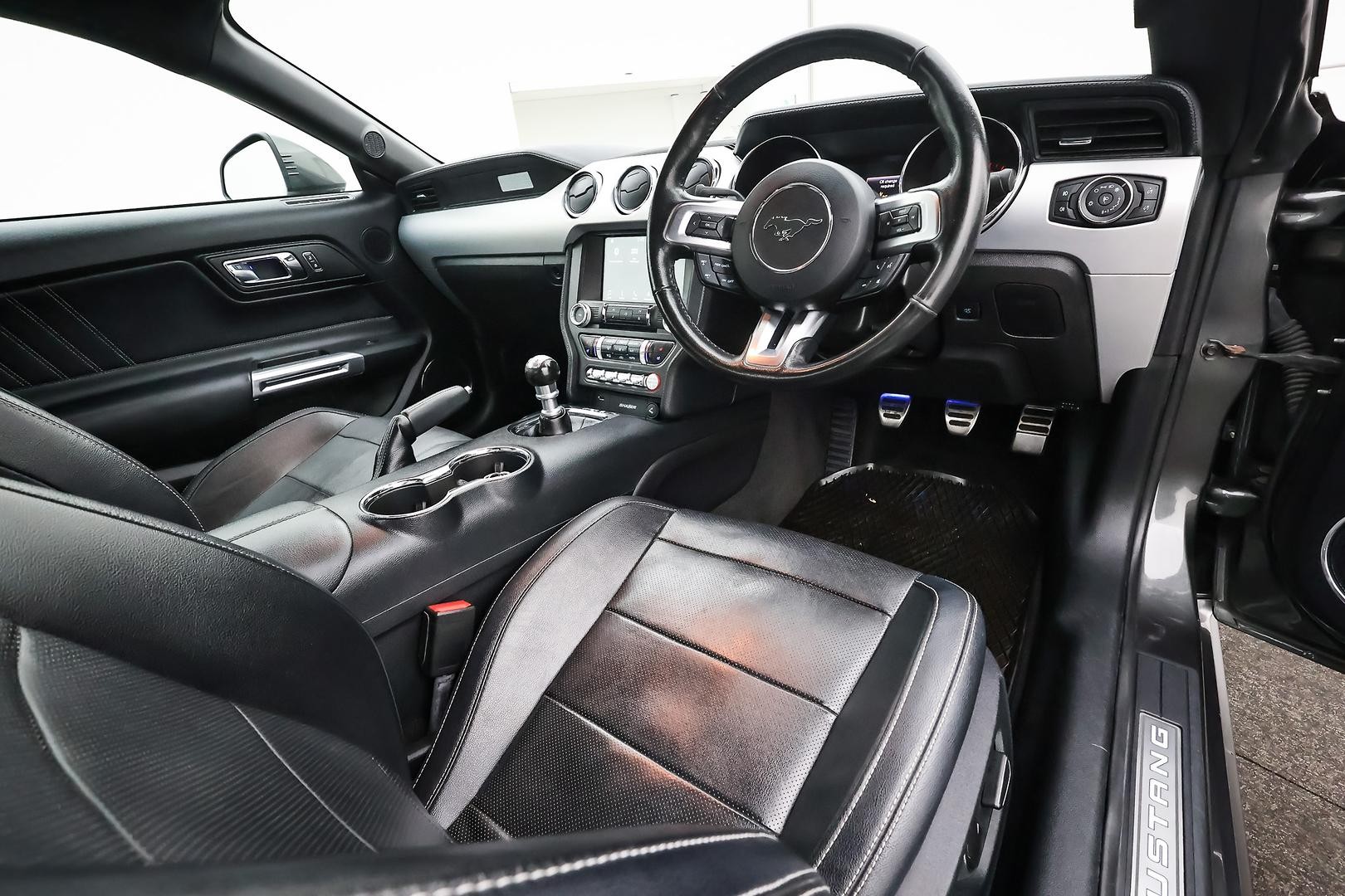 Ford Mustang image 4