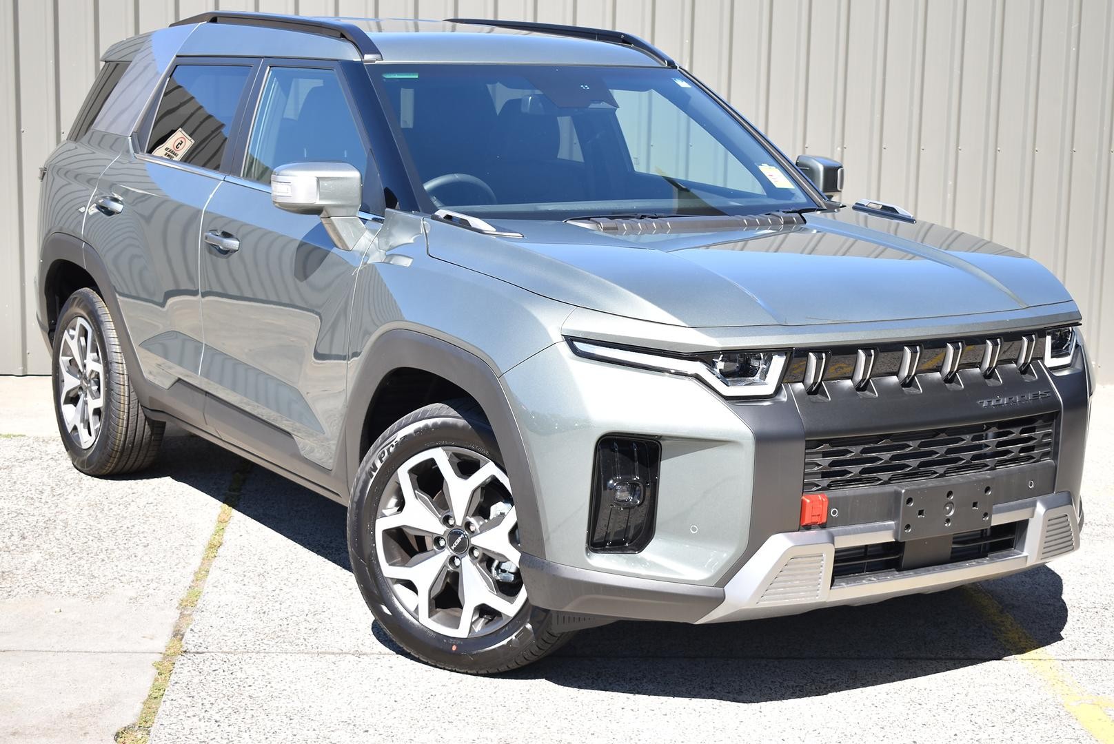 Kgm Ssangyong Torres image 3