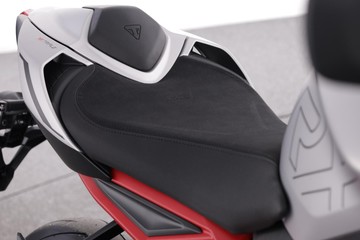https://dvg-vehicle-assets.s3.amazonaws.com/STREEET765RX/oqhwkpee3y1joae2iagohclb.jpg