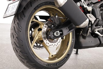 https://dvg-vehicle-assets.s3.amazonaws.com/TRID800GREY/1zrewt8igfflly7tr9p8zvnyu.jpg