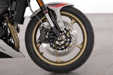 https://dvg-vehicle-assets.s3.amazonaws.com/TRID800GREY/8zd0dafdvncgoqwmu3ld7vhbb.jpg