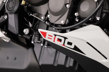https://dvg-vehicle-assets.s3.amazonaws.com/TRID800GREY/dc2o09919kd0jlicpjp8l4plg.jpg