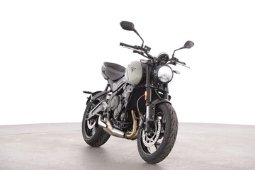 https://dvg-vehicle-assets.s3.amazonaws.com/TRIDENTGREY/46chxb74216jxg8f55sazxro.jpg