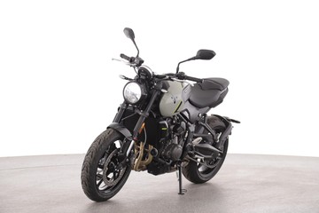 https://dvg-vehicle-assets.s3.amazonaws.com/TRIDENTGREY/a0ofz32jnad2pbtgjnfj08oqj.jpg