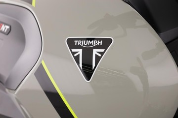 https://dvg-vehicle-assets.s3.amazonaws.com/TRIDENTGREY/abwinnlovm5z2hyk6f8t976g9.jpg