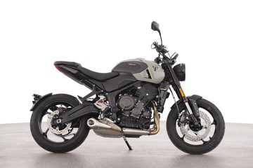 https://dvg-vehicle-assets.s3.amazonaws.com/TRIDENTGREY/azffypd4l7yna0amv9ehso59.jpg