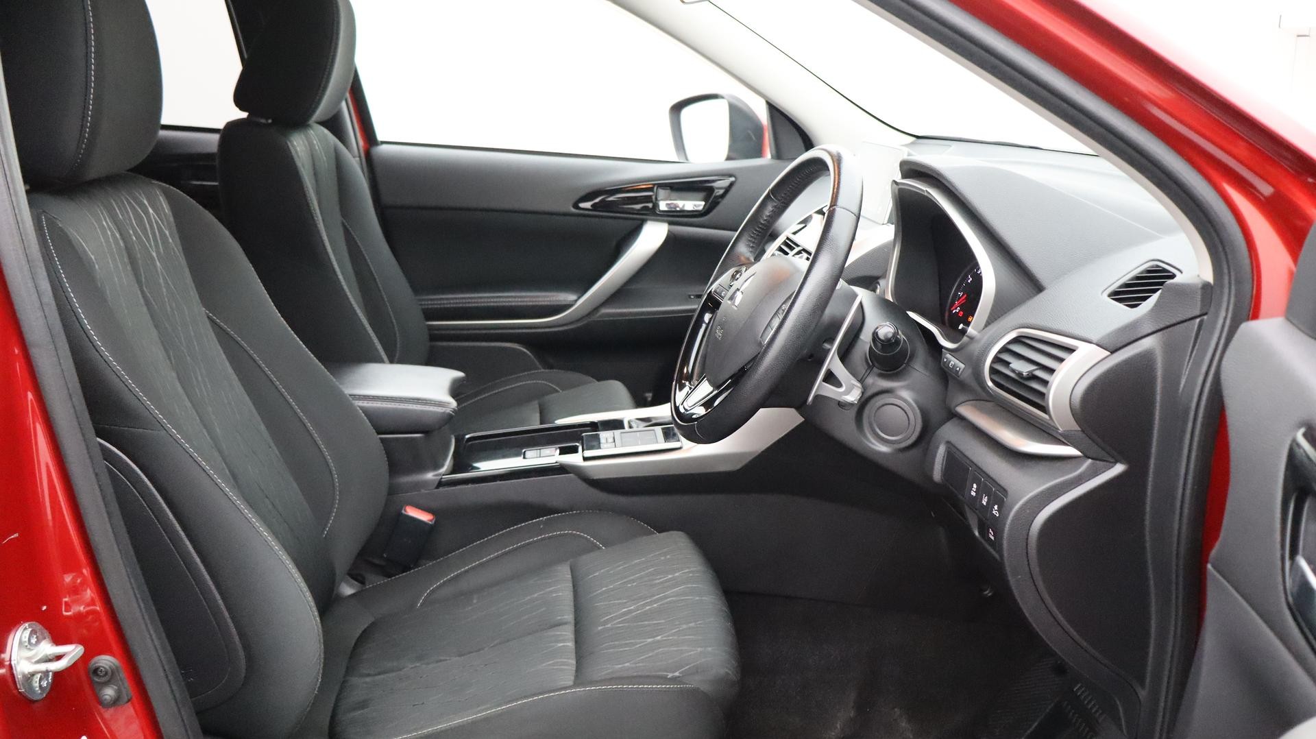 Mitsubishi Eclipse Cross image 4