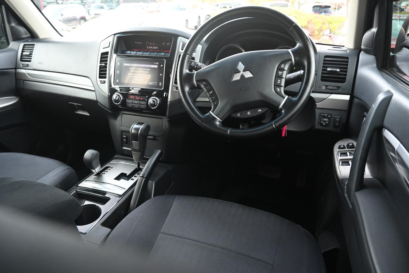 Mitsubishi Pajero image 3