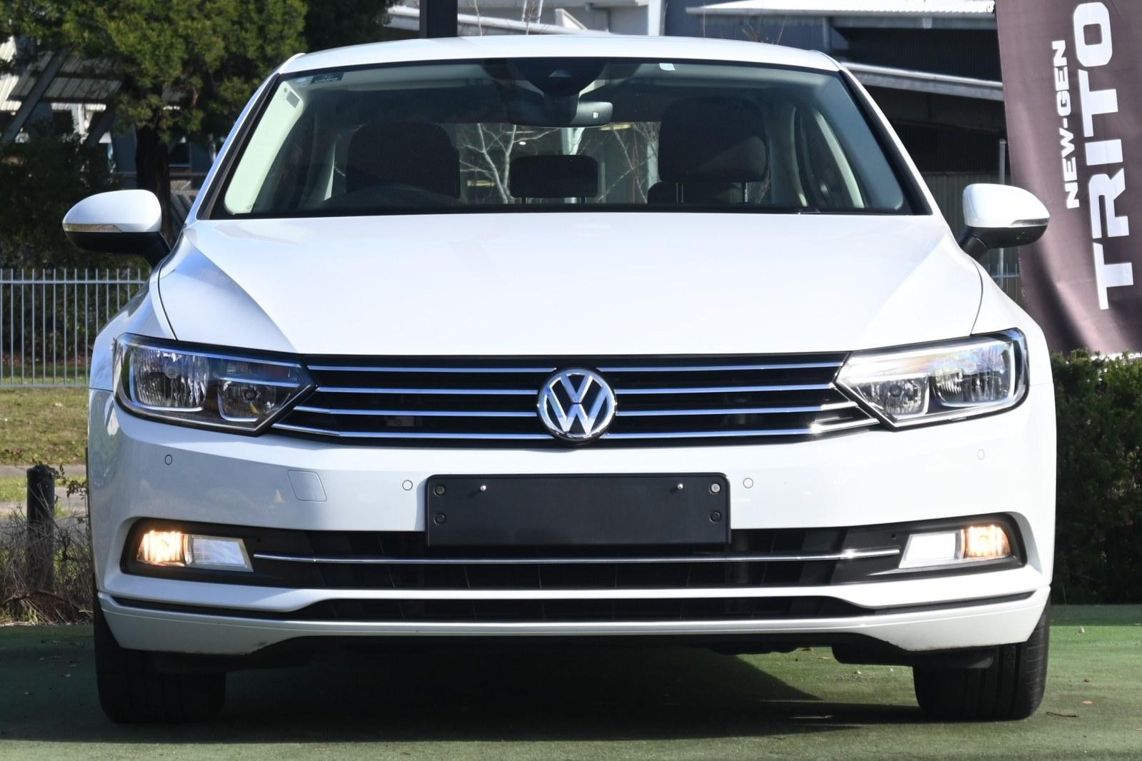 Volkswagen Passat image 2