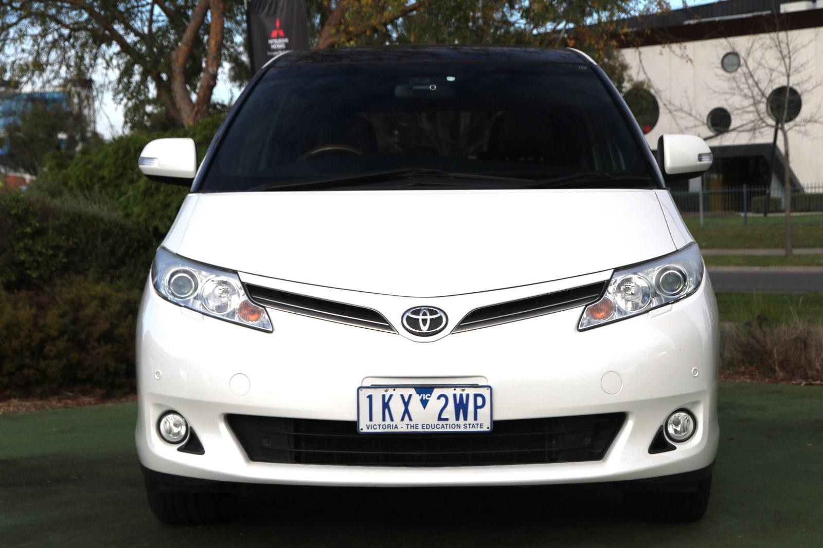 Toyota Tarago image 2