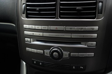https://dvg-vehicle-assets.s3.amazonaws.com/U14208/5jysh81pfc1mf8e6pi2nbxcm5.jpg