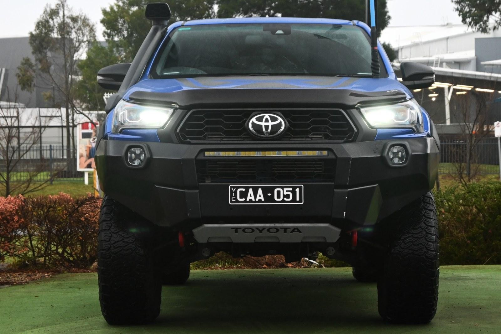 Toyota Hilux image 2