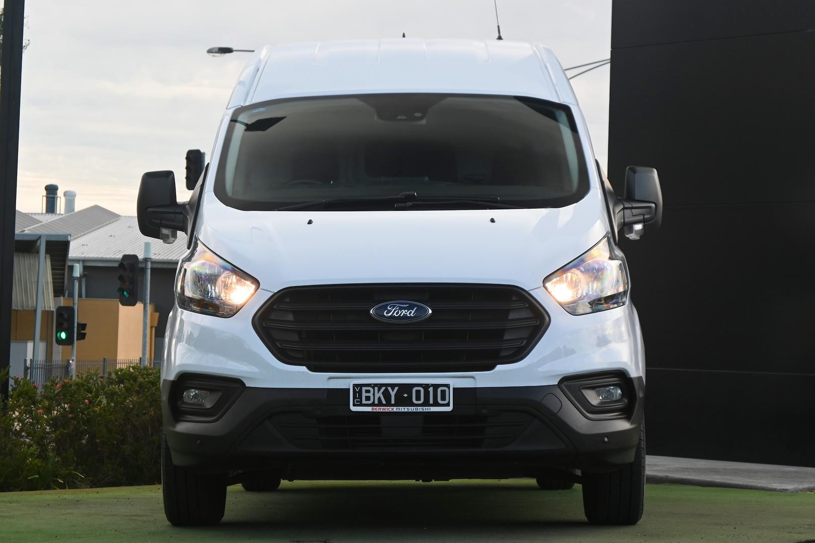 Ford Transit Custom image 2