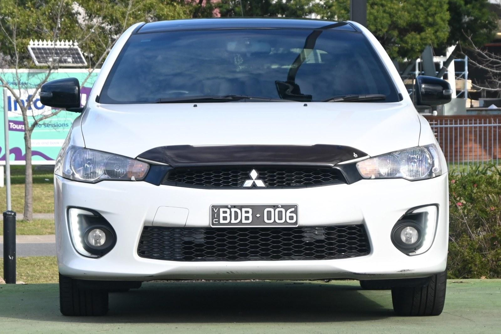 Mitsubishi Lancer image 2