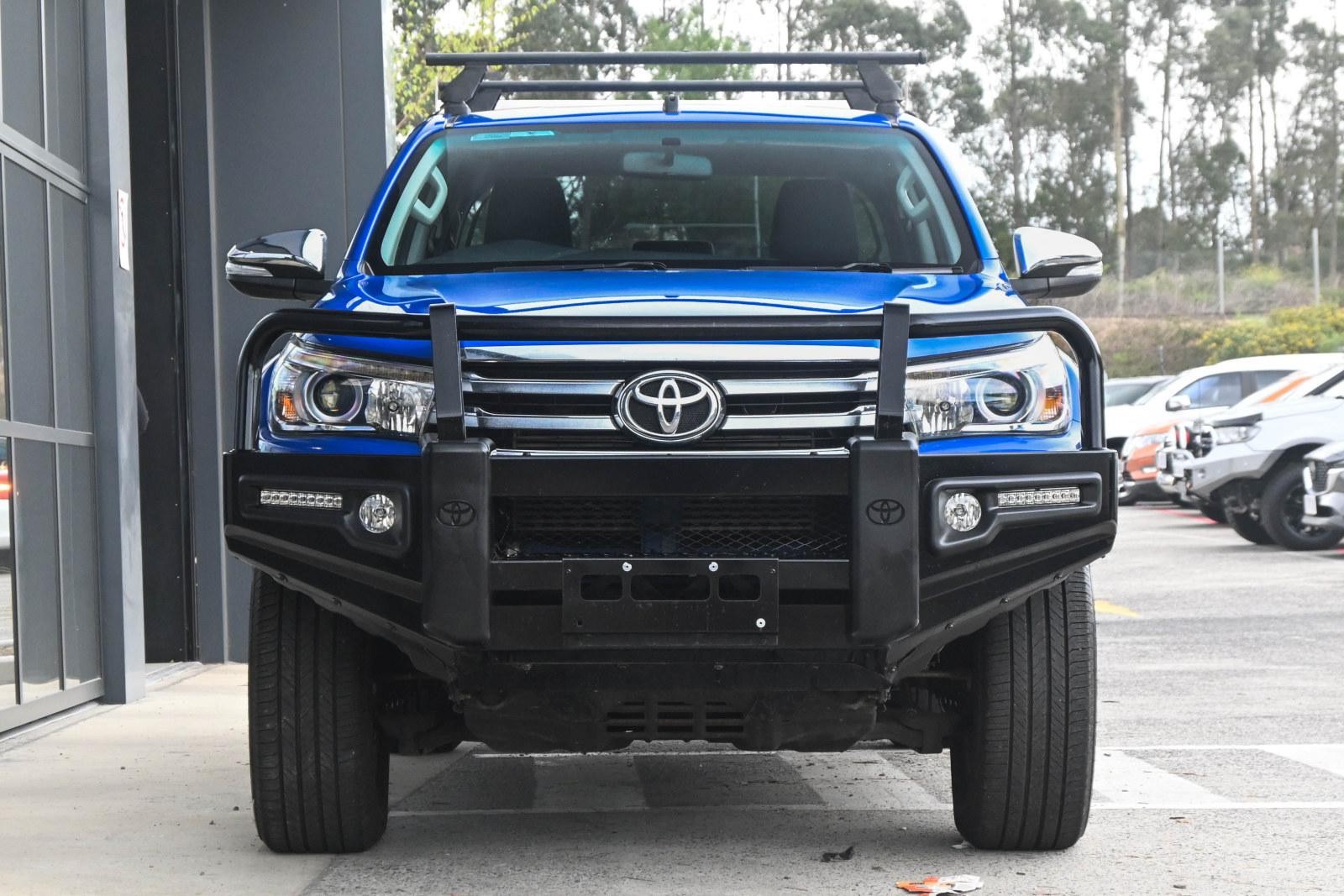 Toyota Hilux image 2