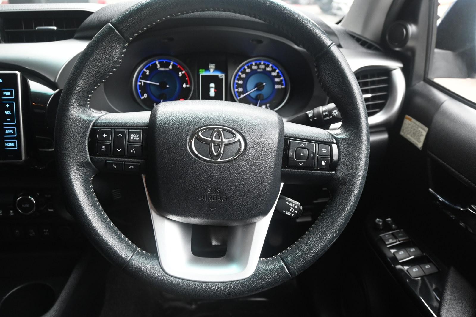 Toyota Hilux image 4