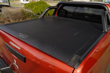 https://dvg-vehicle-assets.s3.amazonaws.com/U14764/4fr2pvf48j3qib3p09yjiod81.jpg