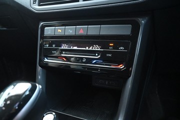 https://dvg-vehicle-assets.s3.amazonaws.com/U14830/7eqa8xpjh4xdor9ypawx3iq7x.jpg