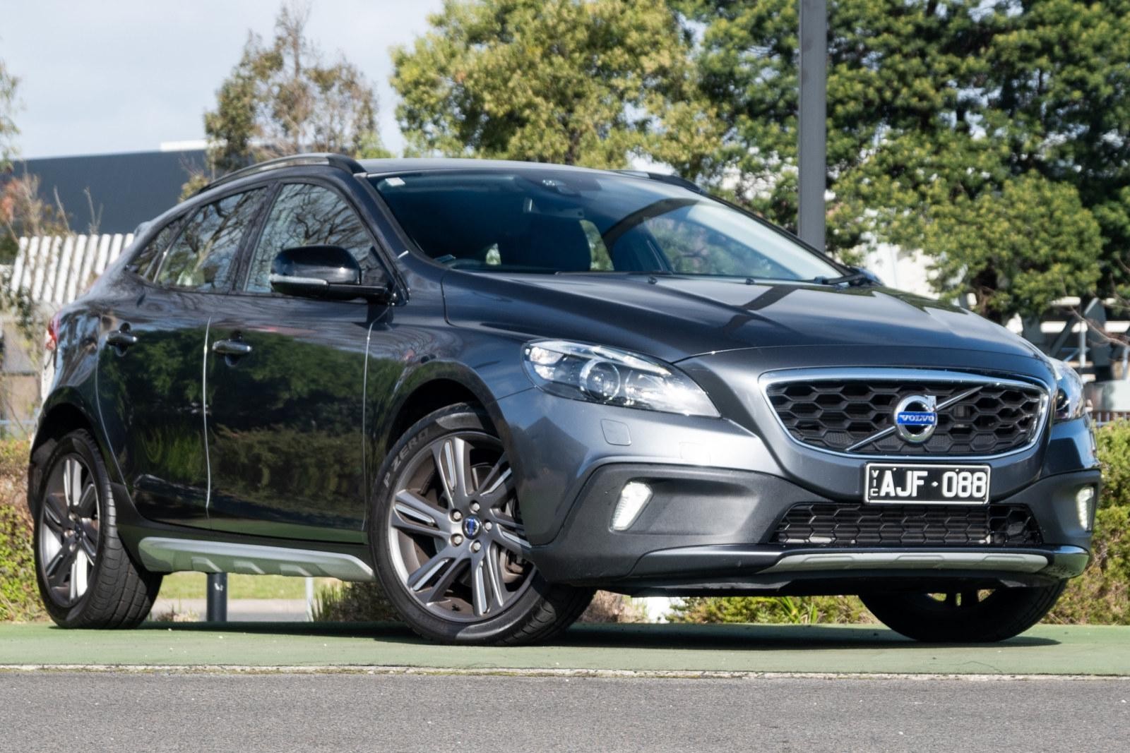 Volvo V40 Cross Country image 1