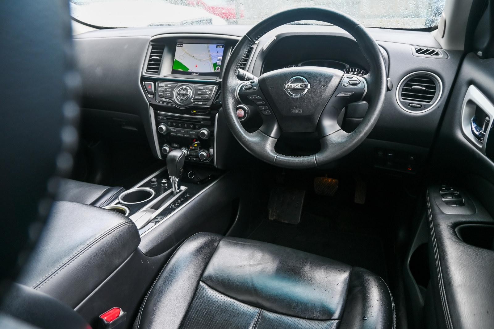 Nissan Pathfinder image 3